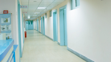 寬敞明亮的病房走廊