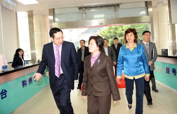 2010年3月，副省長陳樺來我院調研參觀